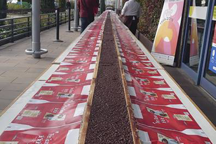 Madrid fabricará el turrón de chocolate con almendras más grande del mundo con la colaboración de Aperitivos Medina