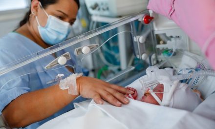 El Hospital Doce de Octubre desarrolla un modelo integral de cuidados del bebé prematuro y su familia único en España