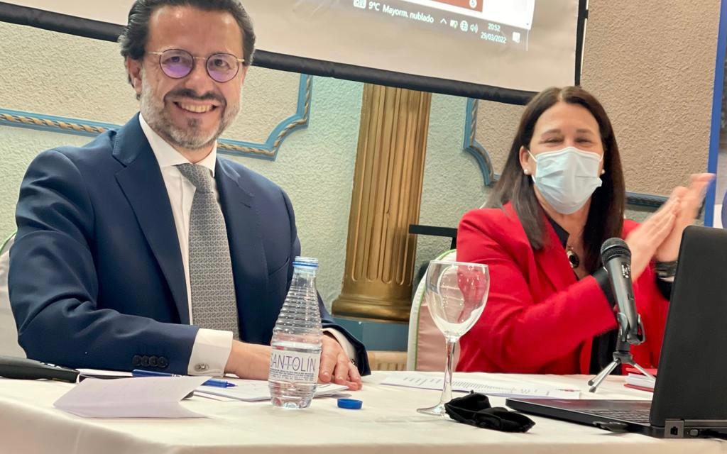 Fernández-Lasquetty se reúne en Móstoles con colectivos vecinales para explicar la política económica del Gobierno regional