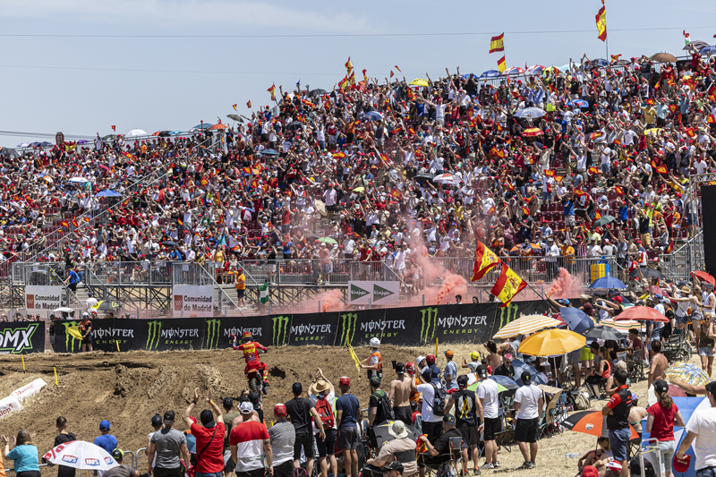 Miles de aficionados vibraron con el Mundial de motocross en el circuito de intu Xanadú en Arroyomolinos