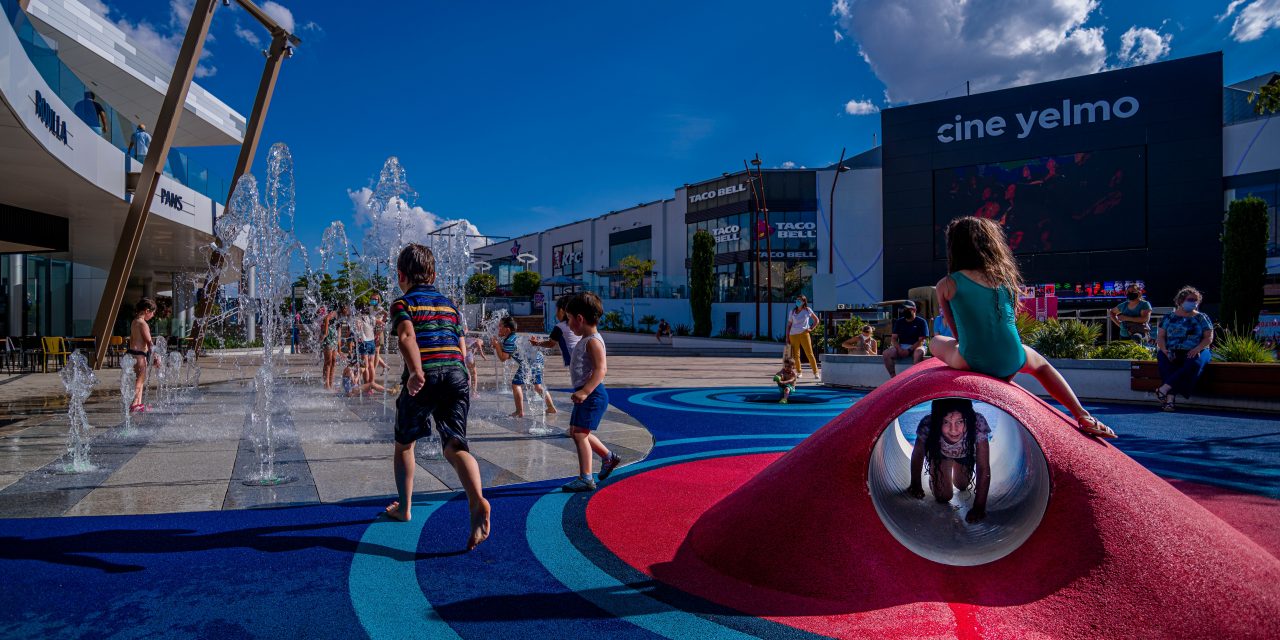 Este verano combate el calor con la fuente transitable de TresAguas y con planes para toda la familia con la llegada del TresAguas TIPI FEST