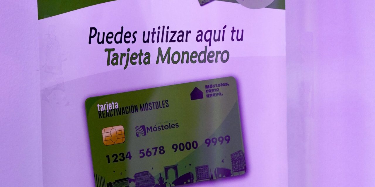 Más de 1.600 mostoleños empiezan a recibir las tarjetas monedero para productos de primera necesidad