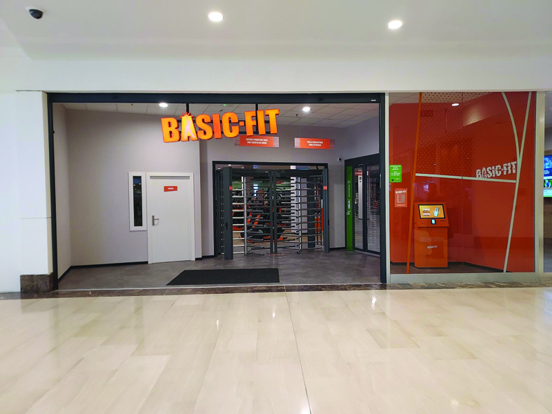 Basic Fit aterriza en el Centro Comercial TresAguas