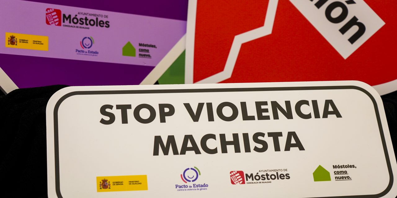 Móstoles instala señales en la vía pública con mensajes contra la violencia machista