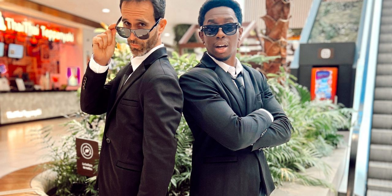 Dos ‘hombres de negro’ repartirán más de 1.000 premios por Black Friday en intu Xanadú