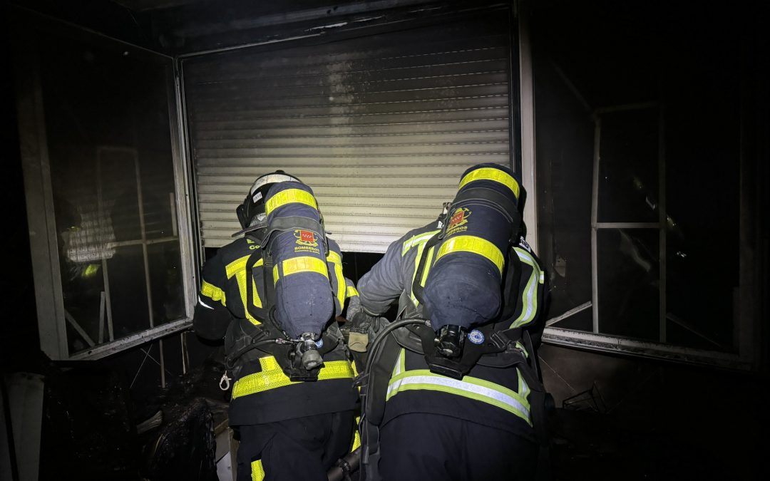 Una mujer de 83 años, intoxicada leve tras un incendio en una vivienda en Móstoles