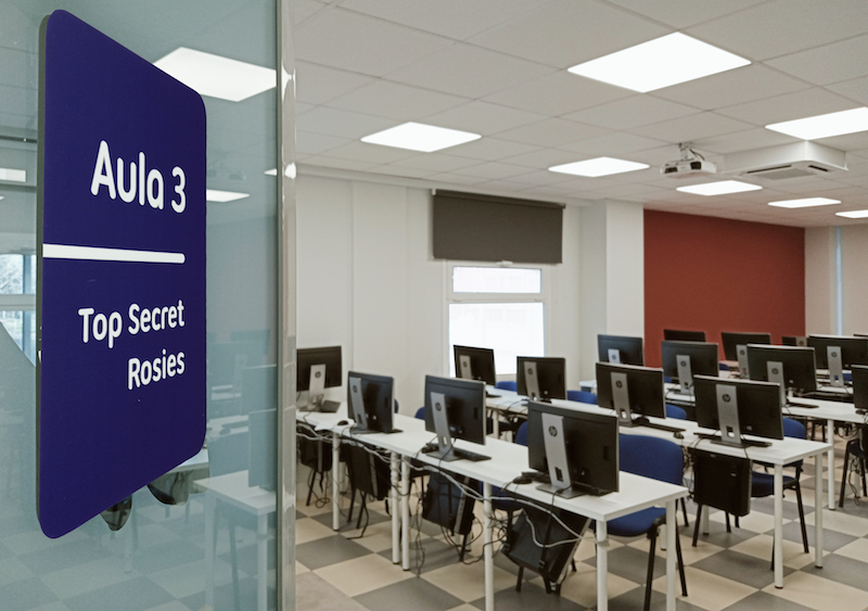 CampusFP inaugura nuevo centro en Móstoles con una clase gratuita de IA generativa para jóvenes a cargo de Miguel Ángel Romero