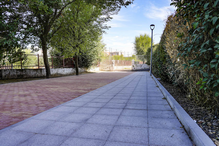 Mejorado el acceso y el aparcamiento en el entorno del CEIP Federico García Lorca de Móstoles