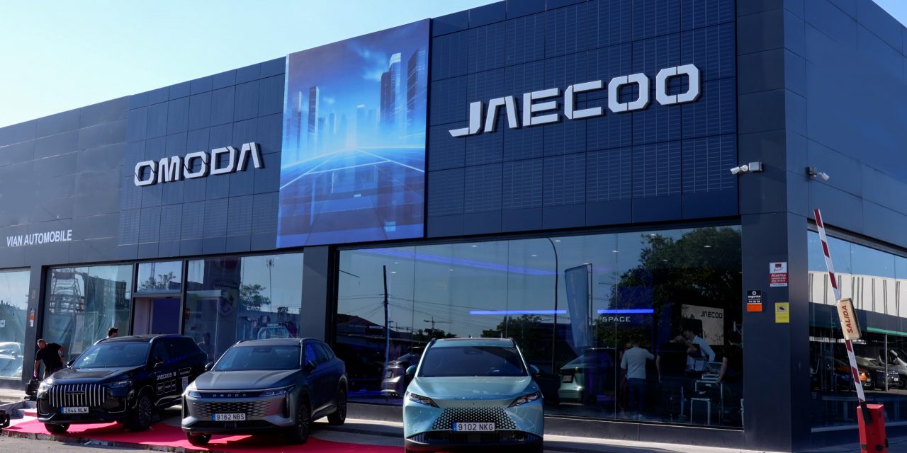 Vian Automobile hace vibrar a Móstoles durante la SHS Fever Night de OMODA & JAECOO y celebra el cliente 50.000 de la marca en España