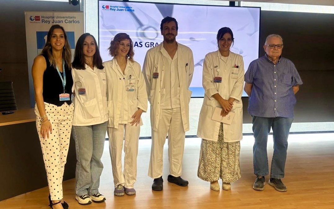 El Hospital Universitario Rey Juan Carlos recuerda que el apoyo especializado, familia y visibilidad social ayudan a las personas ostomizadas a recuperar su autonomía