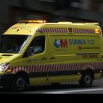 Dos jóvenes graves en Móstoles tras caer desde seis metros al romperse la pared de cristal de un inmueble