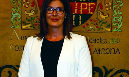 El PSOE de Móstoles, tras secuestrar presuntamente un periódico local, organiza una charla para analizar la influencia de la prensa en el “auge de la ultraderecha”
