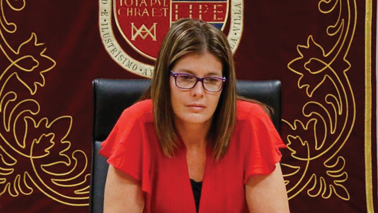 El Pleno de Móstoles, suspendido por el positivo de un familiar cercano de la alcaldesa
