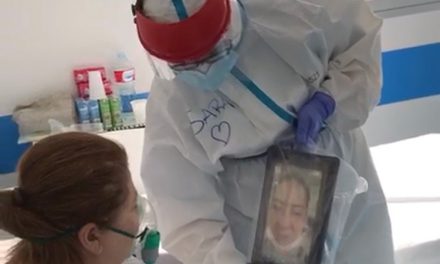 El Hospital de Móstoles recibe la donación de tablets para facilitar el contacto entre enfermos y familiares