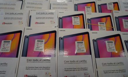 El Consistorio reparte un centenar de dispositivos electrónicos entre centros educativos de la ciudad