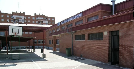 La Comunidad de Madrid ha duplicado este curso la bajada del número de alumnos por aula con la inclusión de la Educación Secundaria