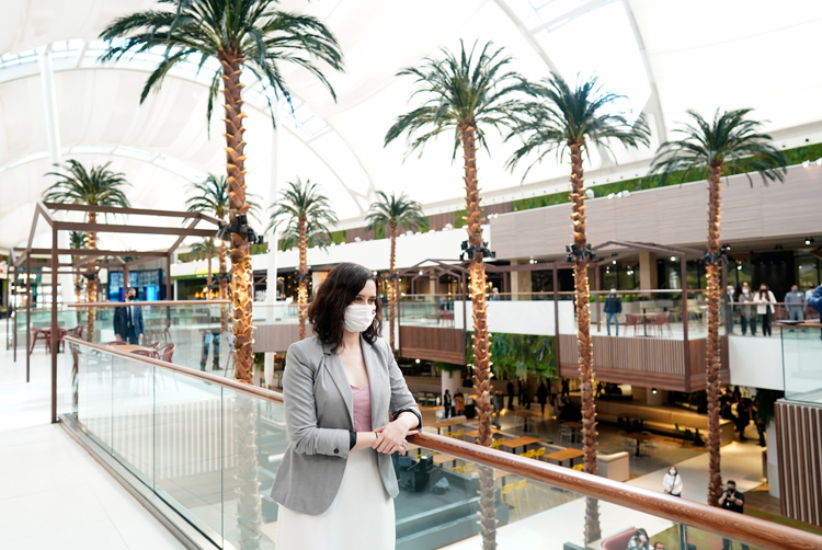 Ayuso inaugura la nueva zona de restauración de intu Xanadú