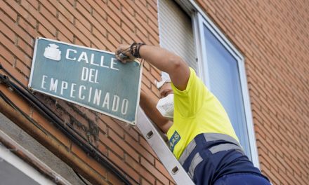 Móstoles instala 74 nuevas placas indicativas con los nombres de 26 calles