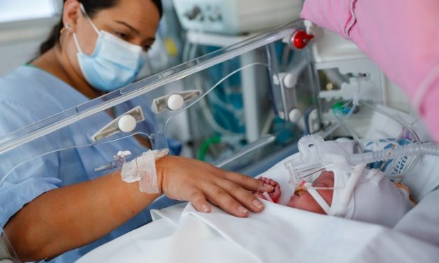 El Hospital Doce de Octubre desarrolla un modelo integral de cuidados del bebé prematuro y su familia único en España