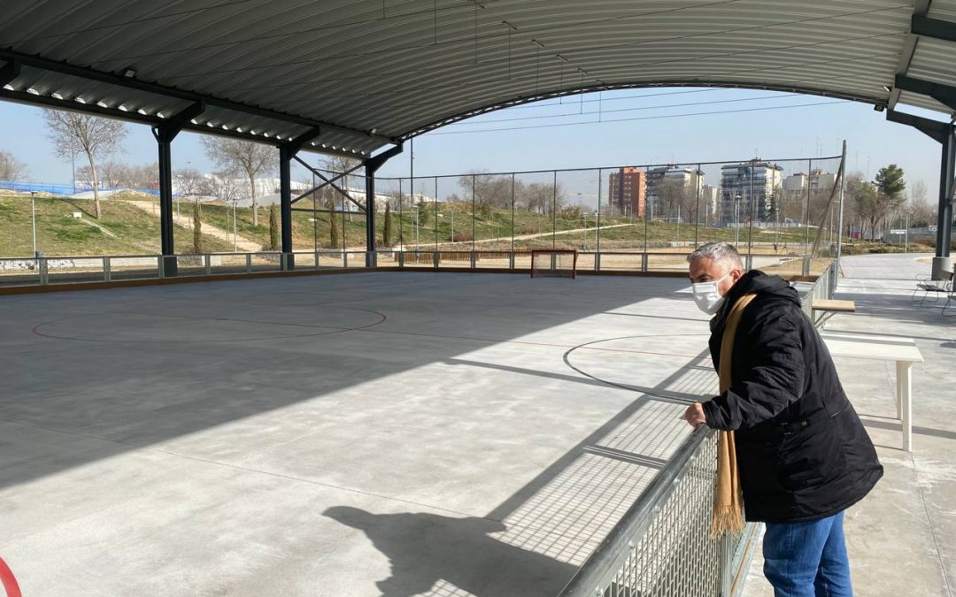 Ciudadanos Móstoles califica de “chapuza” el arreglo de la pista de patinaje del polideportivo Andrés Torrejón