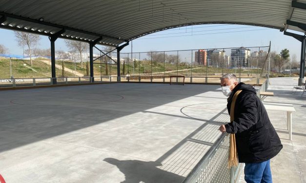 Ciudadanos Móstoles califica de “chapuza” el arreglo de la pista de patinaje del polideportivo Andrés Torrejón