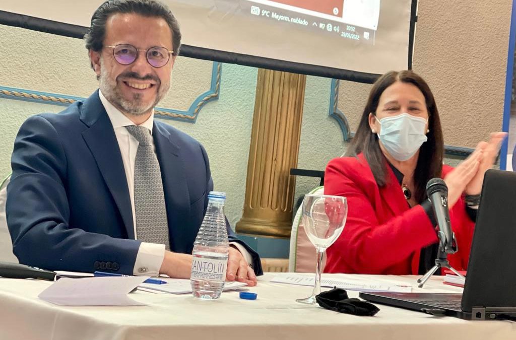Fernández-Lasquetty se reúne en Móstoles con colectivos vecinales para explicar la política económica del Gobierno regional