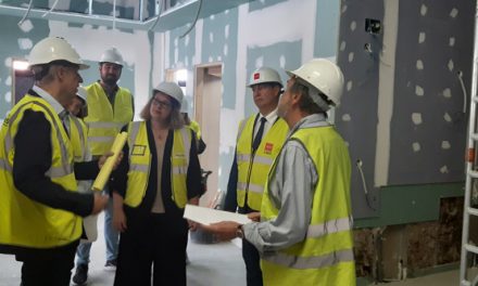 La Comunidad de Madrid reforma un centro de mayores en Móstoles para dotarlo de una sala polivalente que mejore la oferta social y de ocio del municipio