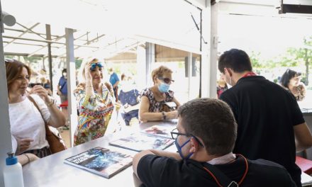 En marcha la primera biblioteca pública al aire libre gestionada por personas con diversidad funcional
