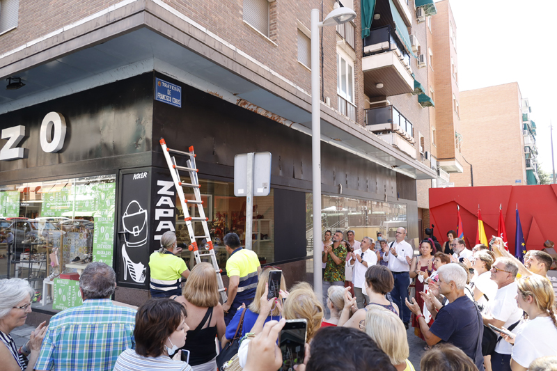 Móstoles reconoce al pintor y escultor Francisco Cobos con una calle en su nombre
