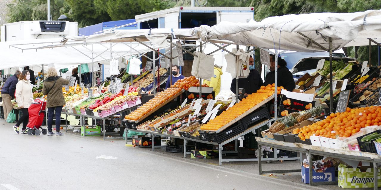 El mercadillo municipal se traslada temporalmente al recinto ferial por las Fiestas Patronales