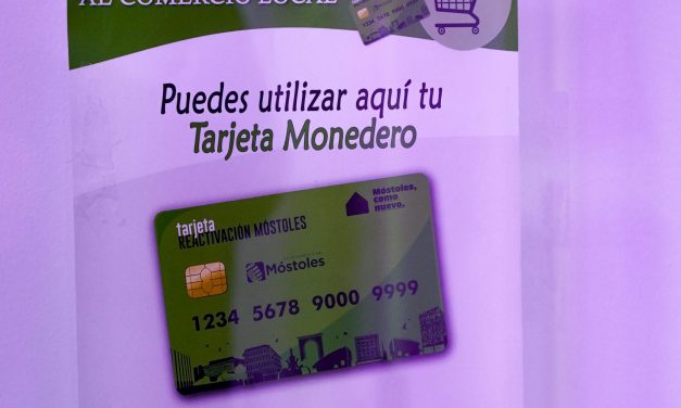 Más de 1.600 mostoleños empiezan a recibir las tarjetas monedero para productos de primera necesidad