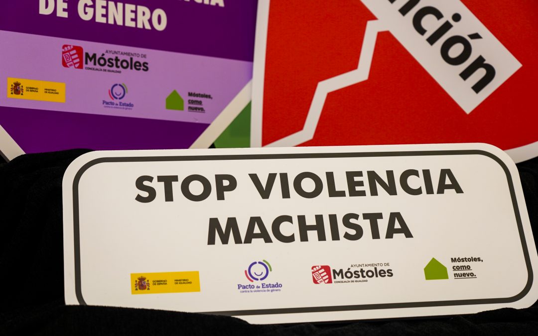 Móstoles instala señales en la vía pública con mensajes contra la violencia machista