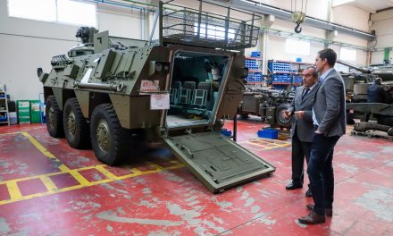 Lobato visita la fábrica de Móstoles que pone a punto los tanques Leopard para Ucrania