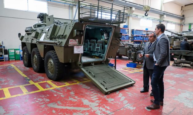 Lobato visita la fábrica de Móstoles que pone a punto los tanques Leopard para Ucrania
