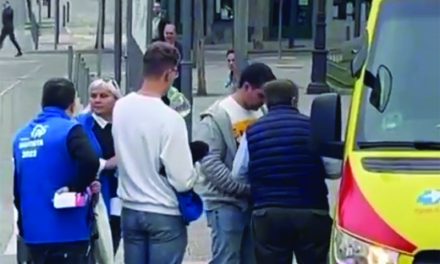 Atacan la sede del PP de Móstoles con gas pimienta durante un acto con interventores