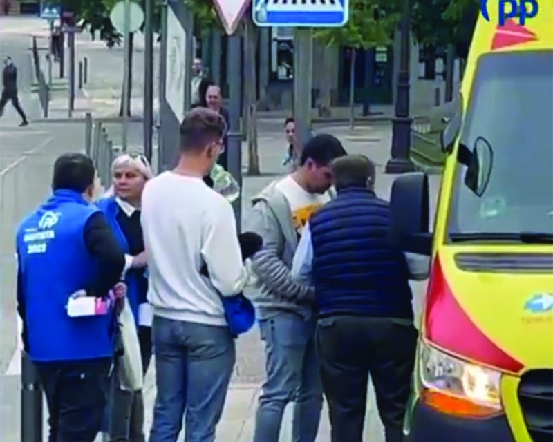 Atacan la sede del PP de Móstoles con gas pimienta durante un acto con interventores