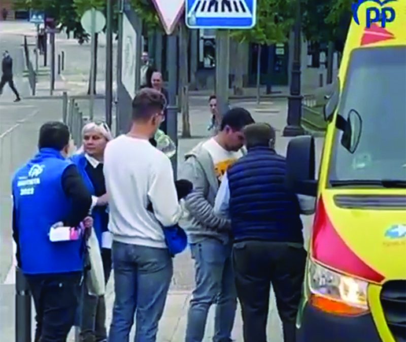 Atacan la sede del PP de Móstoles con gas pimienta durante un acto con interventores