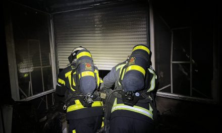 Una mujer de 83 años, intoxicada leve tras un incendio en una vivienda en Móstoles