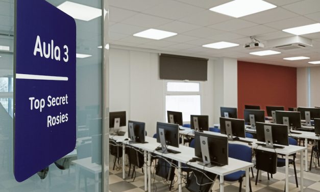 CampusFP inaugura nuevo centro en Móstoles con una clase gratuita de IA generativa para jóvenes a cargo de Miguel Ángel Romero