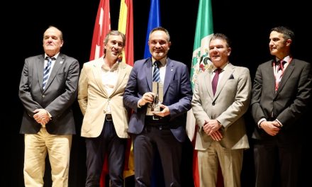 Móstoles recibe la Escoba de Platino por su nuevo sistema de limpieza y recogida de residuos