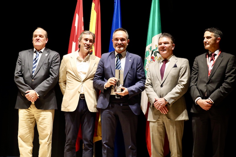 Móstoles recibe la Escoba de Platino por su nuevo sistema de limpieza y recogida de residuos