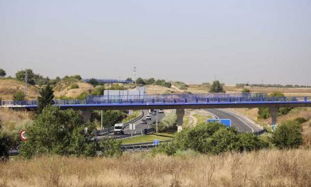 El alcalde y el viceconsejero de Medio Ambiente, Agricultura y Ordenación del Territorio visitan el punto de inicio de las obras de conexión del PAU-4 con la R5