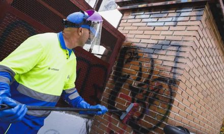 Móstoles elimina más de 6.000 grafitis con el plan de limpieza barrio a barrio