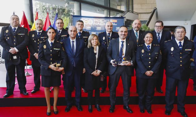 Móstoles concede la Medalla de Oro de la ciudad a la Policía Nacional por su bicentenario
