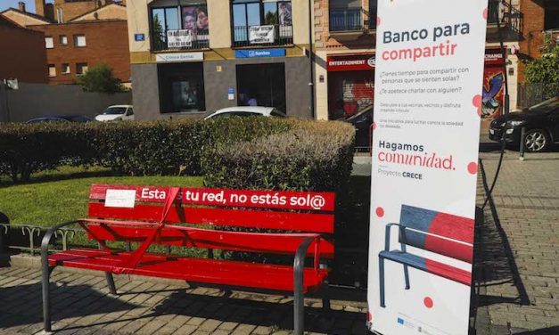 Un banco para que nadie se sienta solo en Móstoles