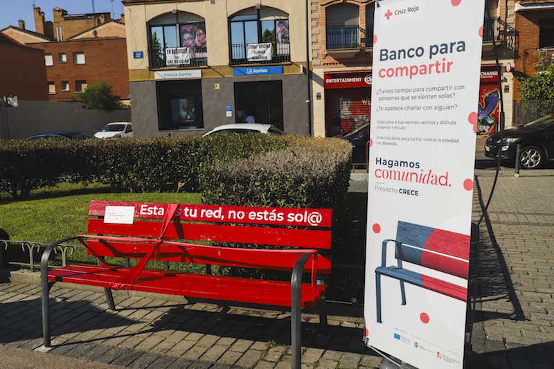 Un banco para que nadie se sienta solo en Móstoles