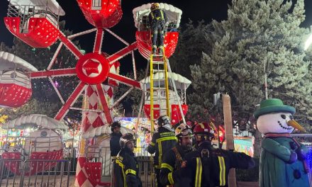 Cinco personas rescatadas por los bomberos tras quedarse atrapadas en una noria infantil en Móstoles