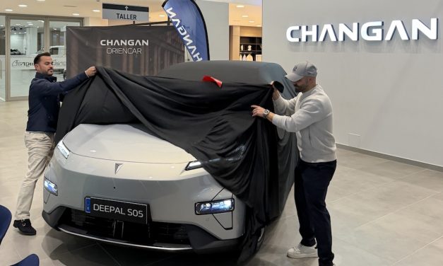 El concesionario Changan Oriencar realiza la primera entrega de un vehículo Changan a un cliente particular en España