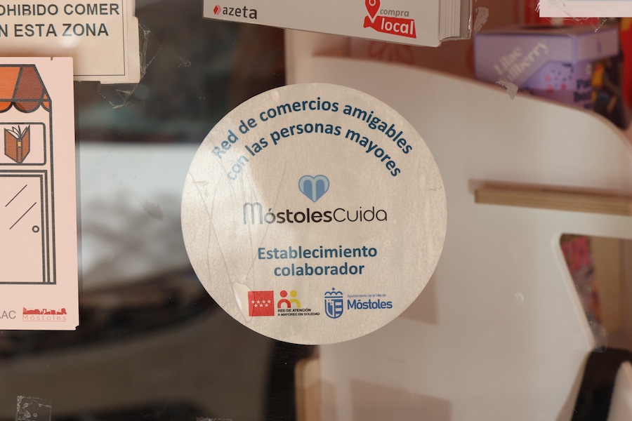 Comercios y farmacias de Móstoles se implican en la detección de la soledad no deseada