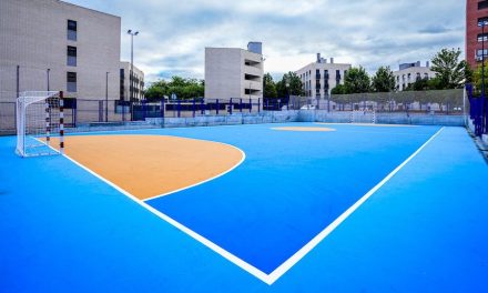 Móstoles estrena una nueva pista deportiva en la calle Hiades con una inversión de más de 326.000 euros